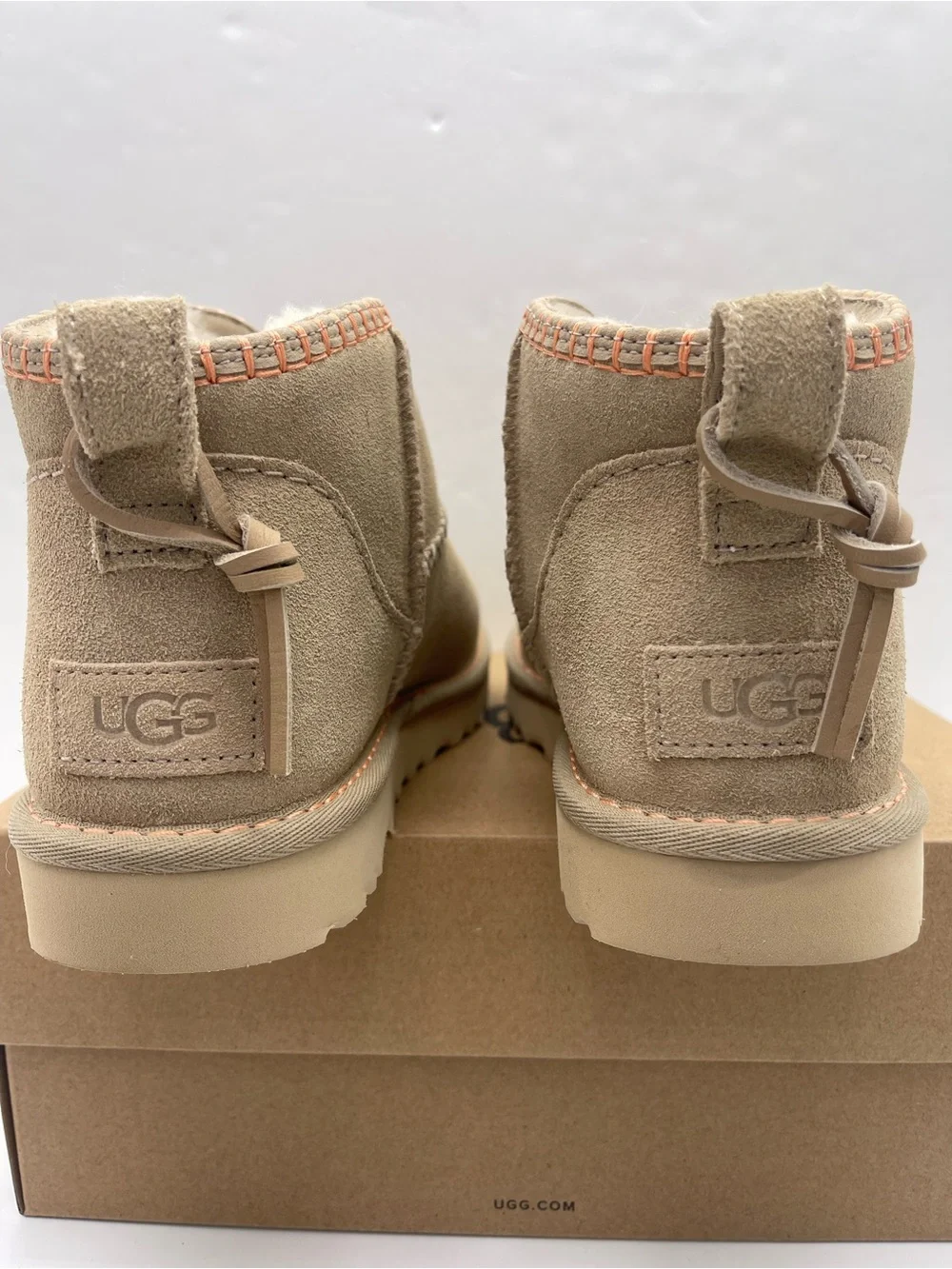 UGG W CLASSIC ULTRA MINI ELARIA
MDSD - Mustard Seed
Ankle Booties Shearling - Picture 14 of 16